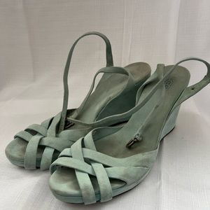 Womens size 11 suede Ugg sandals